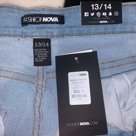 FashionNova High Waisted Light-wash Skinny Jean - Picture 6 of 8